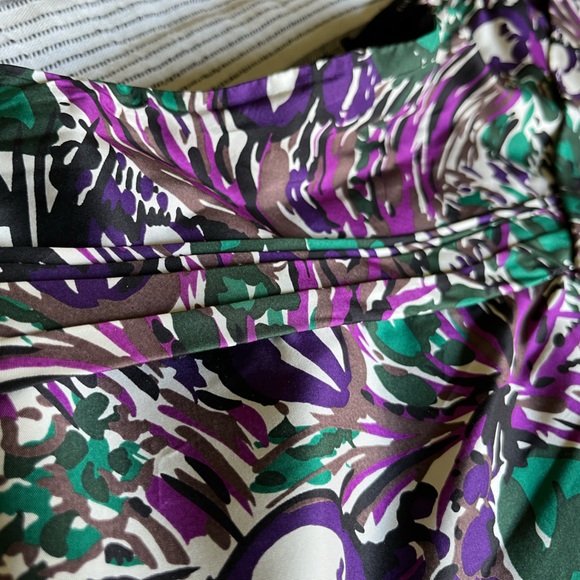 Beautiful Elie Tahari silk skirt, size 4 - Picture 2 of 7